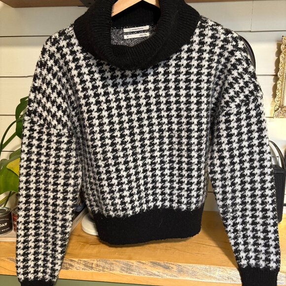 Anthropologie Sweaters - Anthropologie Houndstooth Knit Turtleneck Sweater – XS
